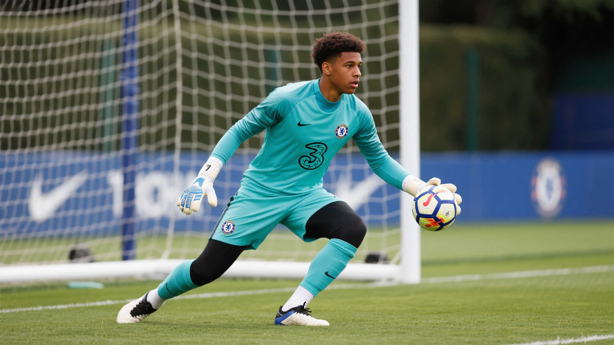 水晶宫商讨引入切尔西19岁门将卢克-坎贝尔