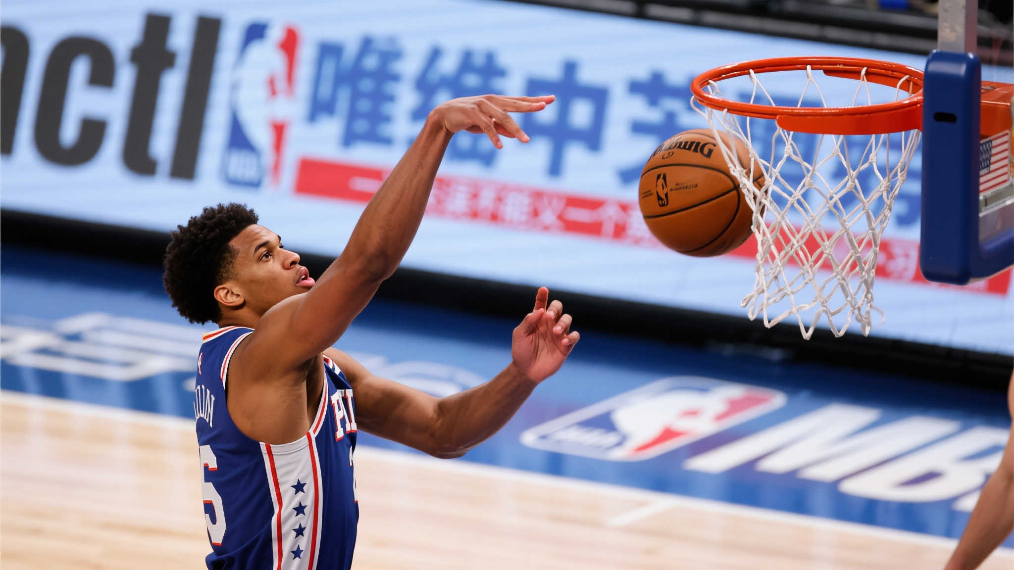 托平全场表现失准,仅收获2篮板1助攻无得分 托平全场表现失准,仅收获2篮板1助攻无得分