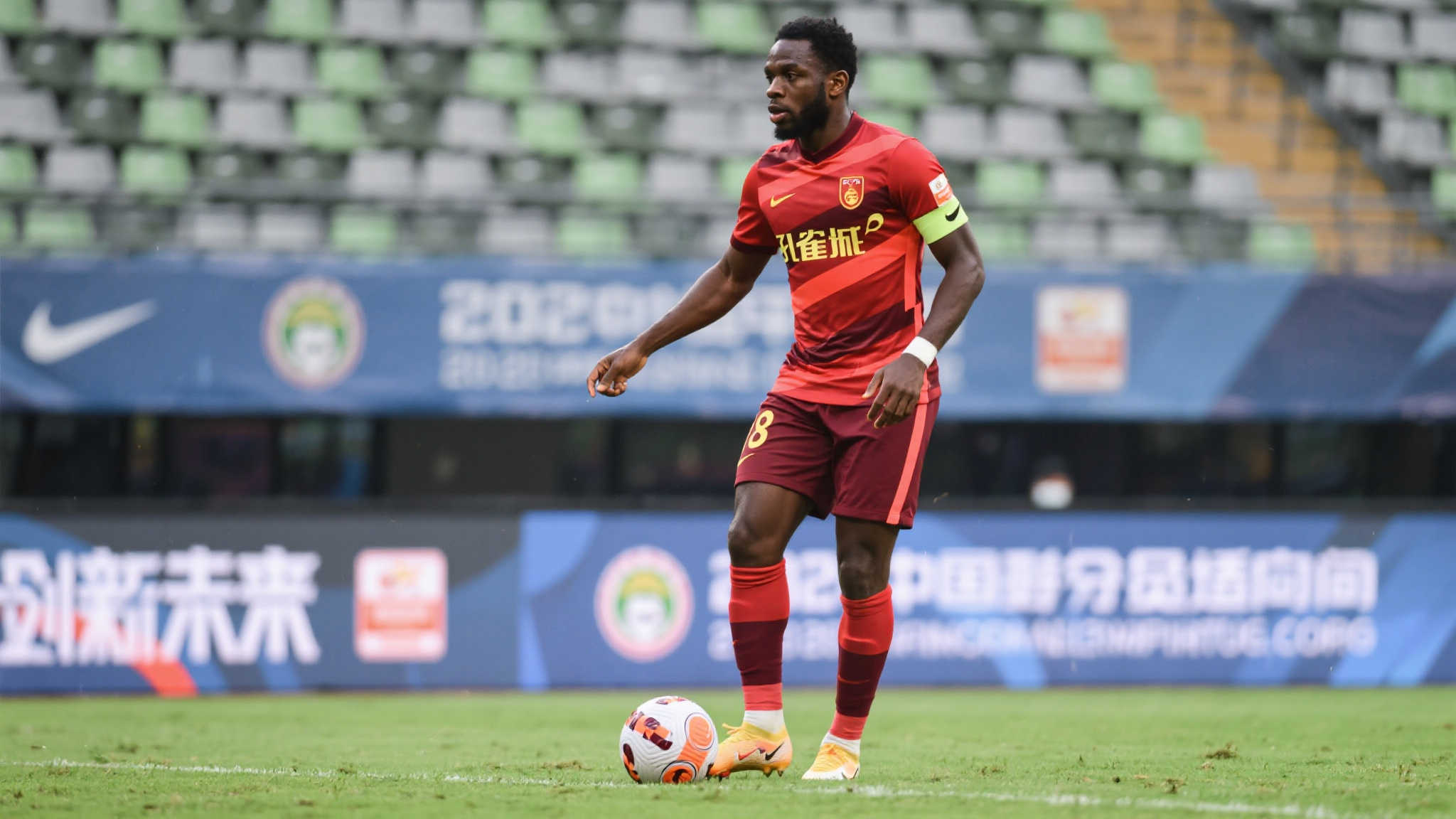 足球报：申花新援恩拉沃今晚抵达上海，战津门虎或难登场